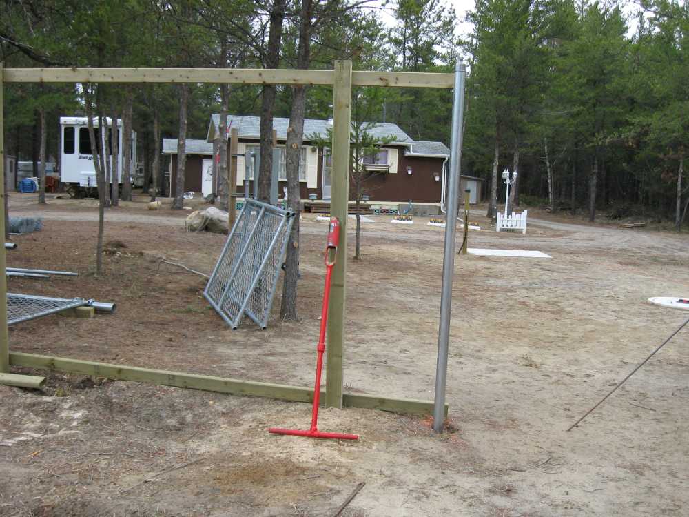 Naturist Legacy History: Gallery 24/08...Building the swimming pool fence